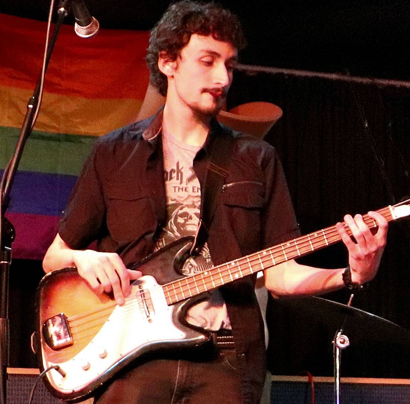 Alex Manthei, Guitar and Bass instructor in West Bend